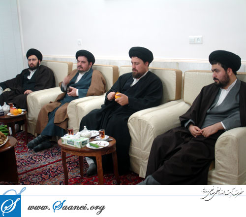 http://saanei.org/pictures/meeting/pic/emam-880129-03%5B1%5D.jpg