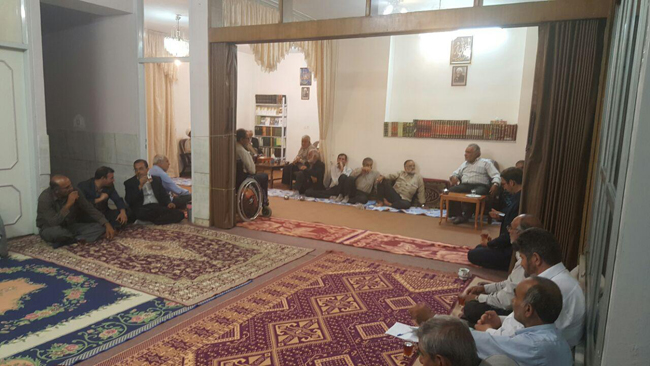 برگزاری نماز جماعت و مدیحه سرایی ذاکرین اهل بیت (علیهم السلام) در دفتر نجف آباد اصفهان